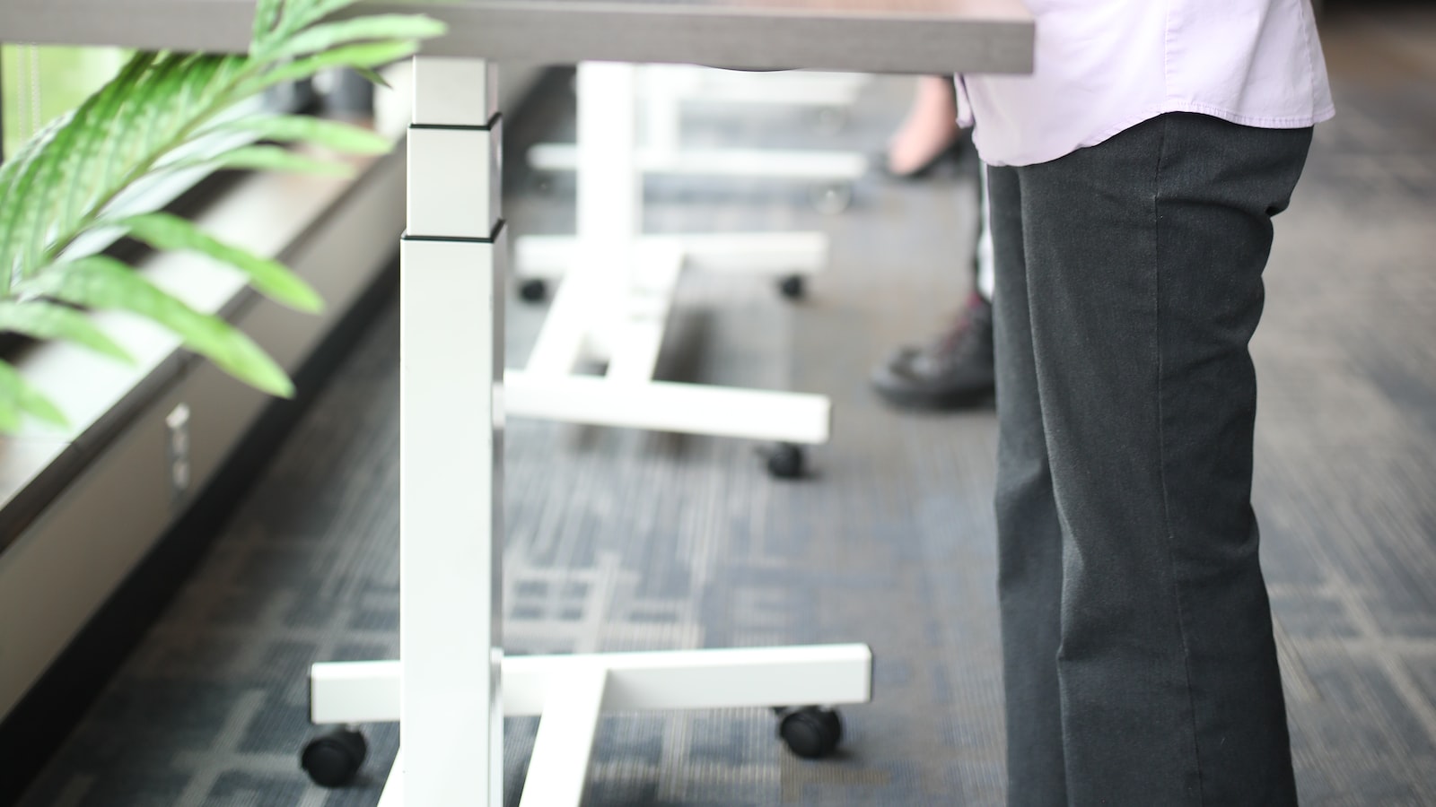 1. 2023's ⁣Best Standing Desks: Your ‍Guide ​to an Ergonomically-Friendly Workspace